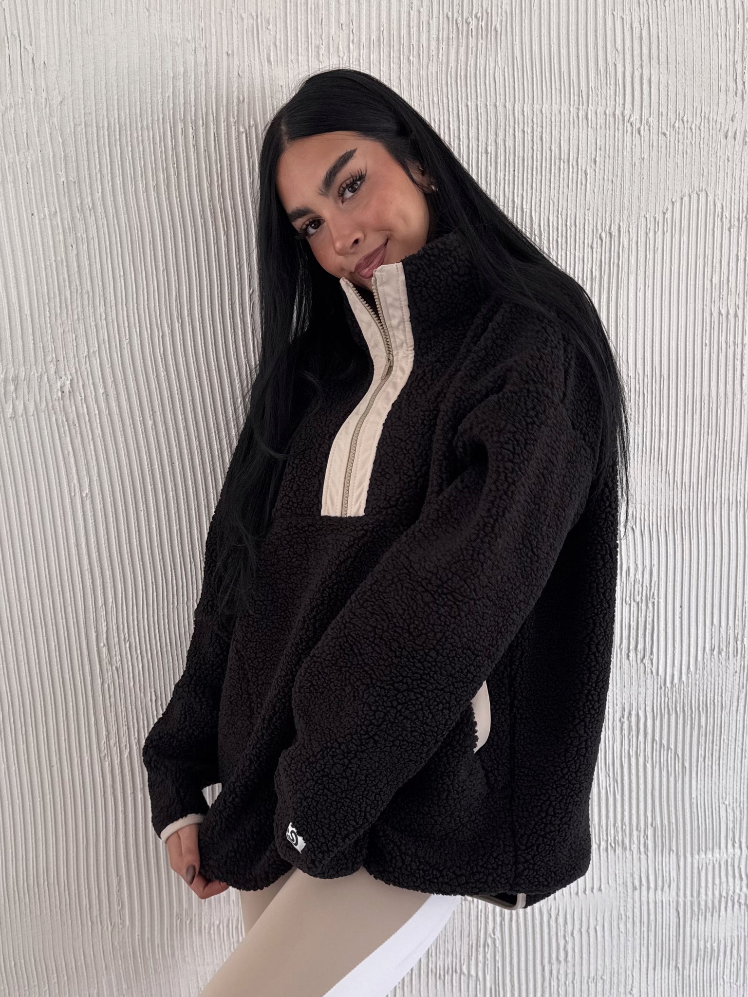 Teddy Black/ Beige Piping half zip fur
